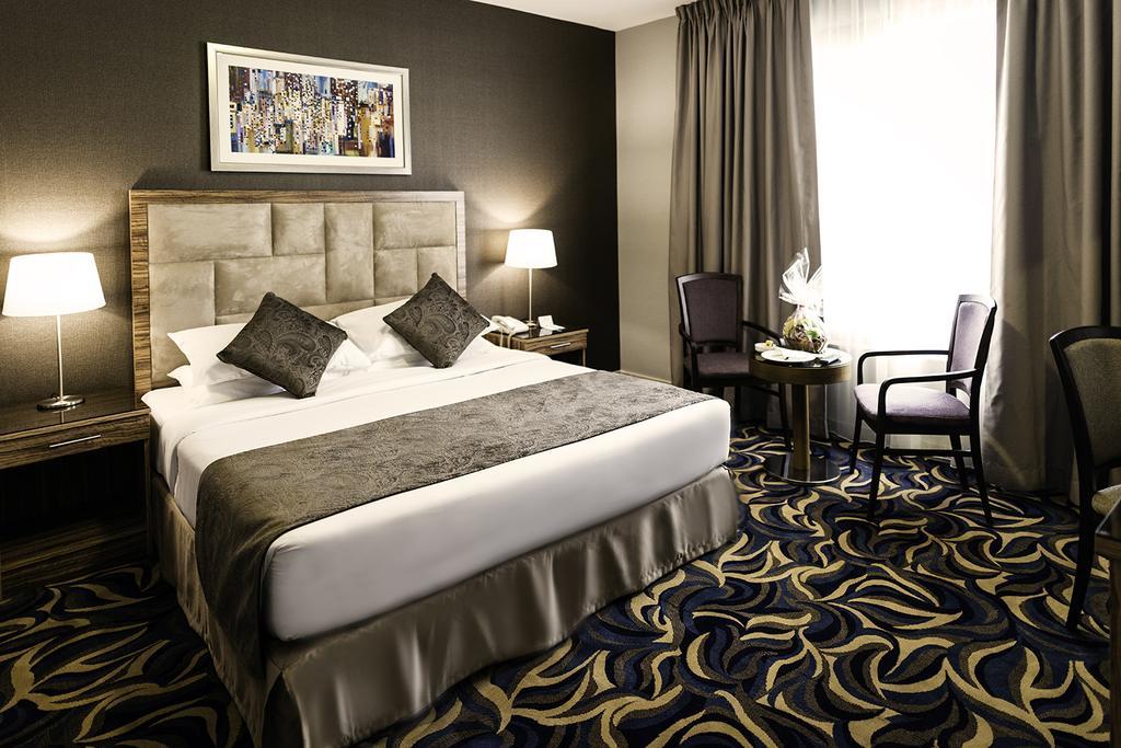 Emirates Plaza Hotel Abu Dhabi Exterior photo