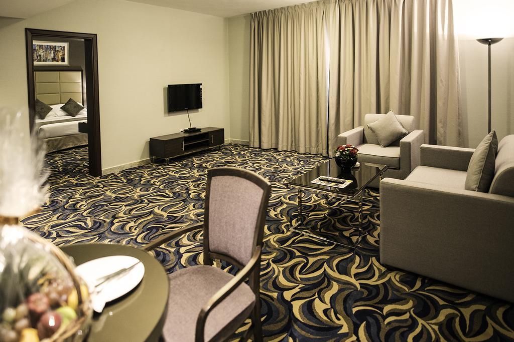 Emirates Plaza Hotel Abu Dhabi Exterior photo