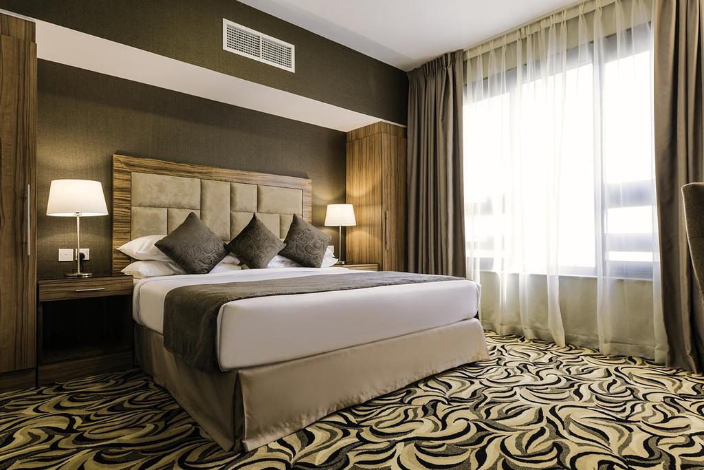 Emirates Plaza Hotel Abu Dhabi Exterior photo