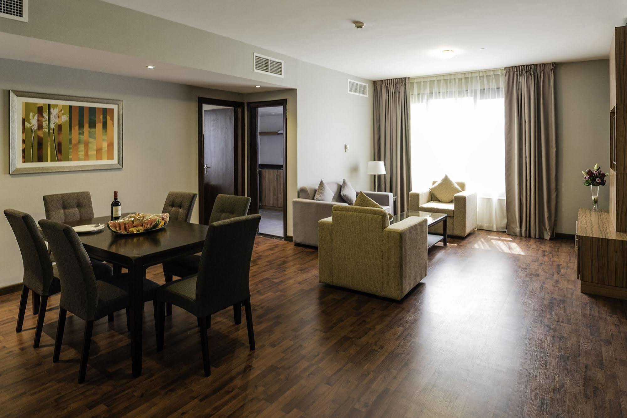Emirates Plaza Hotel Abu Dhabi Exterior photo